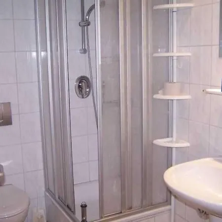 Haus Waldesheim 45250 *